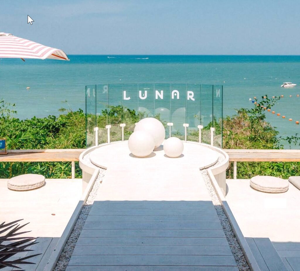 Lunar cafe pattaya